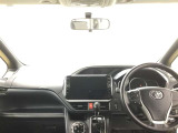 見通しのよいすっきりとした視界で、誰でも運転しやすいです。運転のしやすさは疲れにくさにも繋がりますよ♪