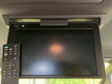【フリップダウンモニター】大画面モニターで後席でもエンタメをお楽しみいただけます。小さなお子様にも大人気の装備です♪