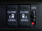 運転席からもスライドドアをボタン操作でスピーディーに開閉できます!またスマートキーでも操作できるので便利です。