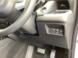 左側に高速で便利なETCがあり、横滑りを防ぐVSAなどのスイッチは、運転席の右側、手の届きやすい位置にあります。
