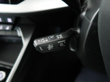 アダプティブクルーズコントロール機能搭載。前方の車両の速度に合わせて車間距離を一定に保ち、自動的にアクセル・ブレーキを調整します。