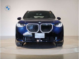 【キドニーグリル】BMWは約90年もの間、ほぼ全ての車両にひと目でBMWだと分かるこの特徴的なフロントグリルが備えられ、デザイン・アイコンとして親しまれてきました。