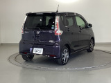 リアはプライバシーガラス付です。見た目もかっこいいですよね。また、太陽光を防ぐので冷房の効きを良くする効果もあるんです。エアコンを控えめにすれば燃費向上も見込めますよ。