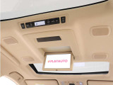【電動後席モニター】プレミアムサウンド専用!電動開閉後席フリップダウンモニターです。5.1chサウンド、18スピーカーの専用音響システムとなり、人気の装備になります。