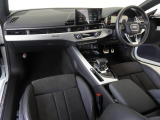 Audiのインテリアはエクステリア同様、優れたデザイン性とクオリティ、そして機能性を兼ね備えております。
