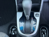 手に馴染むシフトノブで扱いやすく、快適な運転を支えます。
