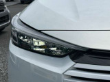 LEDヘッドライトは、点灯の瞬間から最大光量を発揮し、突然暗くなるトンネルなどでの安定感を高めます。