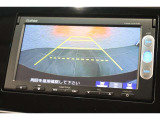 バックカメラが装備されており、後方の安全確認はもちろんのこと狭い場所での駐車や雨の日・夜間など視界の悪いコンディションでのストレスの軽減にもなります!