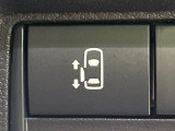 【パワースライドドア】スマートキーや運転席のスイッチでスライドドアの開閉が可能♪電動だから力を入れてドアを開ける必要が無く、小さいお子様でも、重い荷物を持っている時もラクに開け閉めできます♪