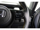 Hondaセンシングの機能のひとつ、アダプティブクルーズコントロール付!アクセルから足を離しても設定したスピードと前車との車間を保ち走行してくれます!車線維持もアシスト☆高速道路で疲労軽減ですね☆