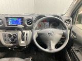 運転席からの視界が左右に広く隅々まではっきりと見渡せます。車の前端も把握しやすく安心して運転できます。