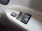ビジネスカーでも快適装備は外せません。運転席&助手席はパワーウインドウです。(挟み込み防止機能付き)。