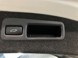 パワーバックドアは荷物の出し入れがしやすい優れもの!スイッチひとつで重たいバックドアが締まります!日用品の大量買い出しにも大活躍!