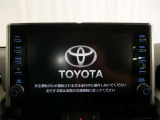 ディスプレイオーディオを装備。スマホとクルマをつなぐことで、これまでのナビに加えて、いろんなサービスが楽しめます。