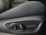 パワーシート搭載。微妙な調整が手軽にでき、ピッタリのポジションで運転することが可能です。