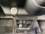 運転席、助手席にシートヒーターを装備。USB電源ソケットも装備しております。