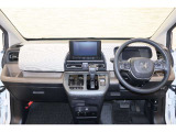 操作性に優れた運転席となります!小物入れや各ボタンの配置にこだわり、使いやすいです!座り心地もよく視認性も良好なのでロングドライブもお任せ下さい!