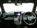 シンプルで見やすいデザイン、運転に集中できる快適な空間です。