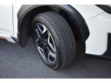 タイヤサイズは225/55R18です