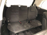 サードシートです。荷物が思ったより多くなった時や、大人数のドライブなど様々なシーンで対応が来ます。片方を畳んで荷物を載せたり、シートアレンジも自由自在。