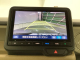バックモニター付きで、車庫入れやバック時の後方確認をしっかりサポート。モニターに映し出される映像で死角も確認しやすく、狭い場所での駐車や後退時の操作をより安心して行えます。
