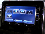 CD、DVD、Bluetooth、AM、FM、スマートフォン接続ができます。
