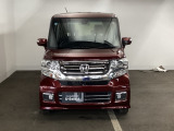 【HID】ディスチャージヘッドライトが装備されています。夜間走行時や雨の日に明るく安全に前方を照らすことが出来ます。対向車からも見えやすいので相手に接近を知らせることも出来ます。
