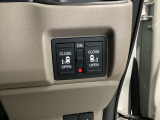 【両側パワースライドドア】です。リモコンや運転席のスイッチ操作で楽々自動開閉。