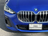 また、BMW正規認定中古車は、エマージェンシーサービスが自動付帯。24時間365日、皆様のカーライフをサポート致します。確かな安心のうえで、「駆けぬける歓び」をご堪能ください。