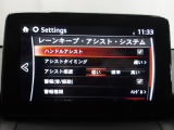 ハンドル操作をアシストすることにより車線からの逸脱回避を支援します。
