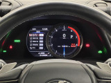 【メーターまわり】ドライバーから見やすい位置にあって安全運転に寄与します。マルチインフォメーションディスプレイでは、クルマに関する情報の確認はもちろん、各種安全機能・装備のON/OFFも設定可能。