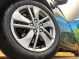【純正15インチアルミホイール】外観にマッチした純正アルミホイールを装着しております。各種社外アルミホイールや、スタッドレスタイヤも取扱いしております。是非ご相談くださ