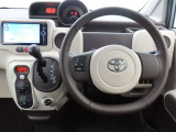スタイリッシュなインパネ周りです!運転の際、常に目にする部分は、シックにまとめた飽きの来ないデザインが人気です!