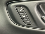 シートメモリー機能付きの電動シートで、異なったシートポジションを記憶させておくことが出来ます!