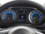 【メーターパネル】素早く車の情報が読み取れる、視認性に優れたシンプルなデザインのメーターパネルです。