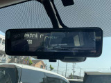 【インテリジェントルームミラー】車両後方のカメラ映像がミラー(液晶画面)に写るので、後席の人や荷物が写りこみません。夜間や悪天候でも視界が良好です♪