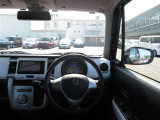 見通しのよいすっきりとした視界で、誰でも運転しやすいです。運転のしやすさは疲れにくさにも繋がりますよ♪