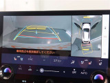 パノラミックビューモニター付きです。車両を上から見たような映像をディスプレイオーディオ画面に表示。運転席からの目視だけでは見にくい、車両周辺の状況をリアルタイムでしっかり確認できます。