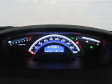 運転席のメータパネル類は常に視界に入る場所ですので、大事なチェックポイントです。ぜひ実際にご乗車ください。
