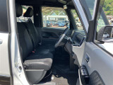 運転席・助手席です