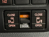 【両側パワースライドドア】スマートキーや運転席のスイッチで後席両側スライドドアの開閉が可能♪電動だから力を入れてドアを開ける必要が無く、小さなお子様でも簡単に開け閉めでき快適です♪