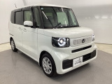 狭い駐車場でも、スライドドアならチャイルドシートへのお子さまの乗降や荷物の積載もスムーズ。