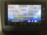 バックカメラの画像です。ガイドラインがスムースな車庫入れをサポートいたします。車庫入れの安心感がアップしますね。