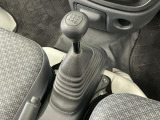 【5速マニュアルミッション】しっくり手になじむシフトレバー。&rdquo;運転&rdquo;をより楽しみたい方は必見です!