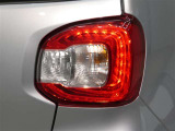LEDテールライトです。省電力、高輝度のLEDは明るく照らすので夜間運転時の視認性を高めます。スタイリッシュな見た目で細かいところもこだわりたいあなたに!