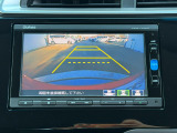 駐車時の安全確認をサポートするバックカメラも使用できます。インターナビで様々な情報を得ることもできます。