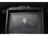 対応機器なら置くだけで充電が出来る「qi」搭載しています