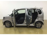 開口部が広く、乗り降りのしやすいお車です