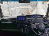 フロントガラスが大きく、ワイドな視界で運転もしやすくなるように、設計されています。