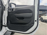 運転席ドアパネルになります。